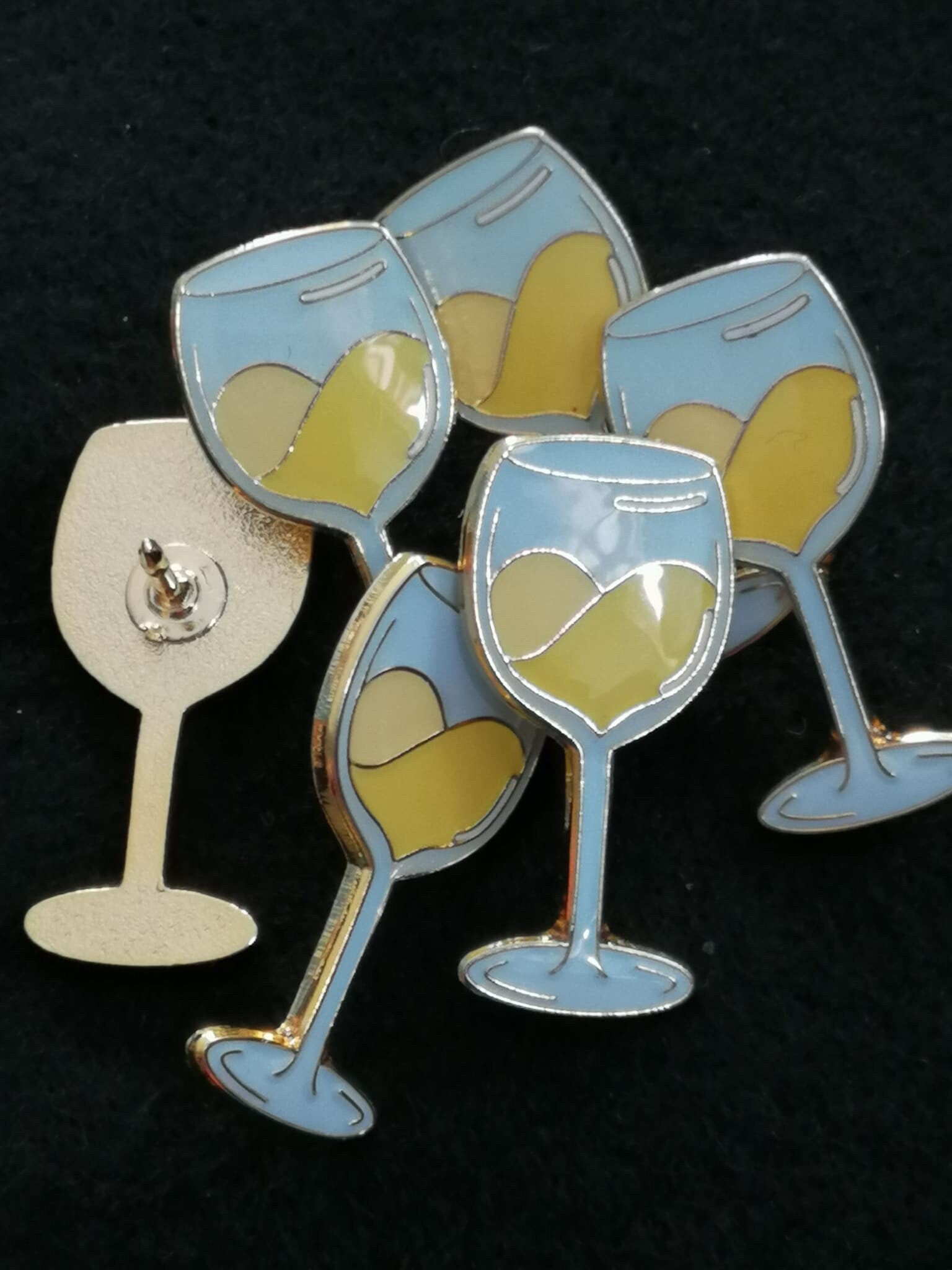 Enamel Pin Cute heart-shaped red wine, white wine or pink wine chalice, goblet, glass - soft enamel lapel pin/brooch/badge wine lovers gift