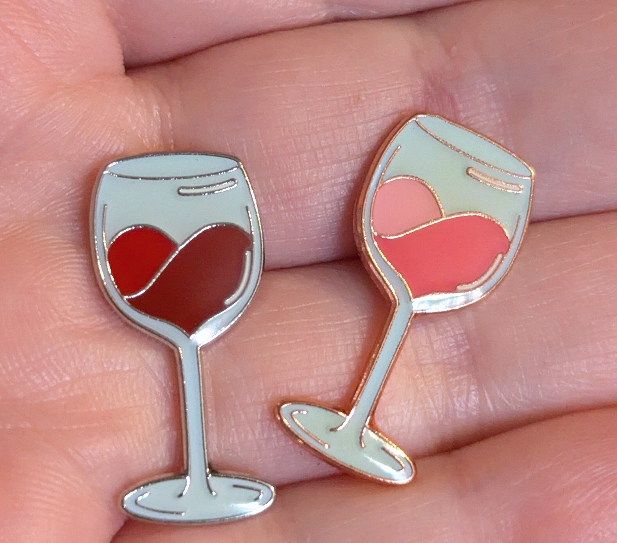 Enamel Pin Cute heart-shaped red wine, white wine or pink wine chalice, goblet, glass - soft enamel lapel pin/brooch/badge wine lovers gift