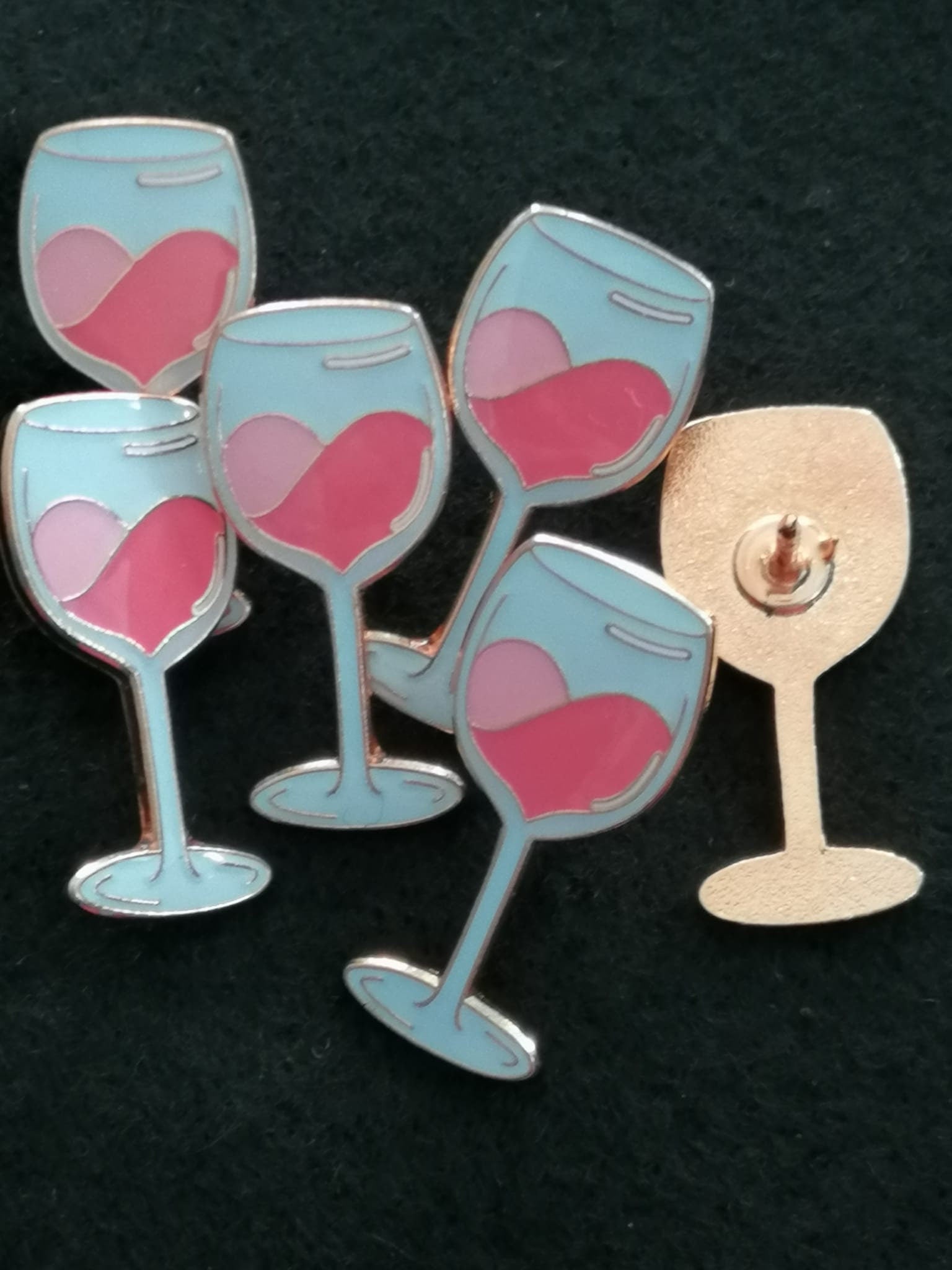 Enamel Pin Cute heart-shaped red wine, white wine or pink wine chalice, goblet, glass - soft enamel lapel pin/brooch/badge wine lovers gift