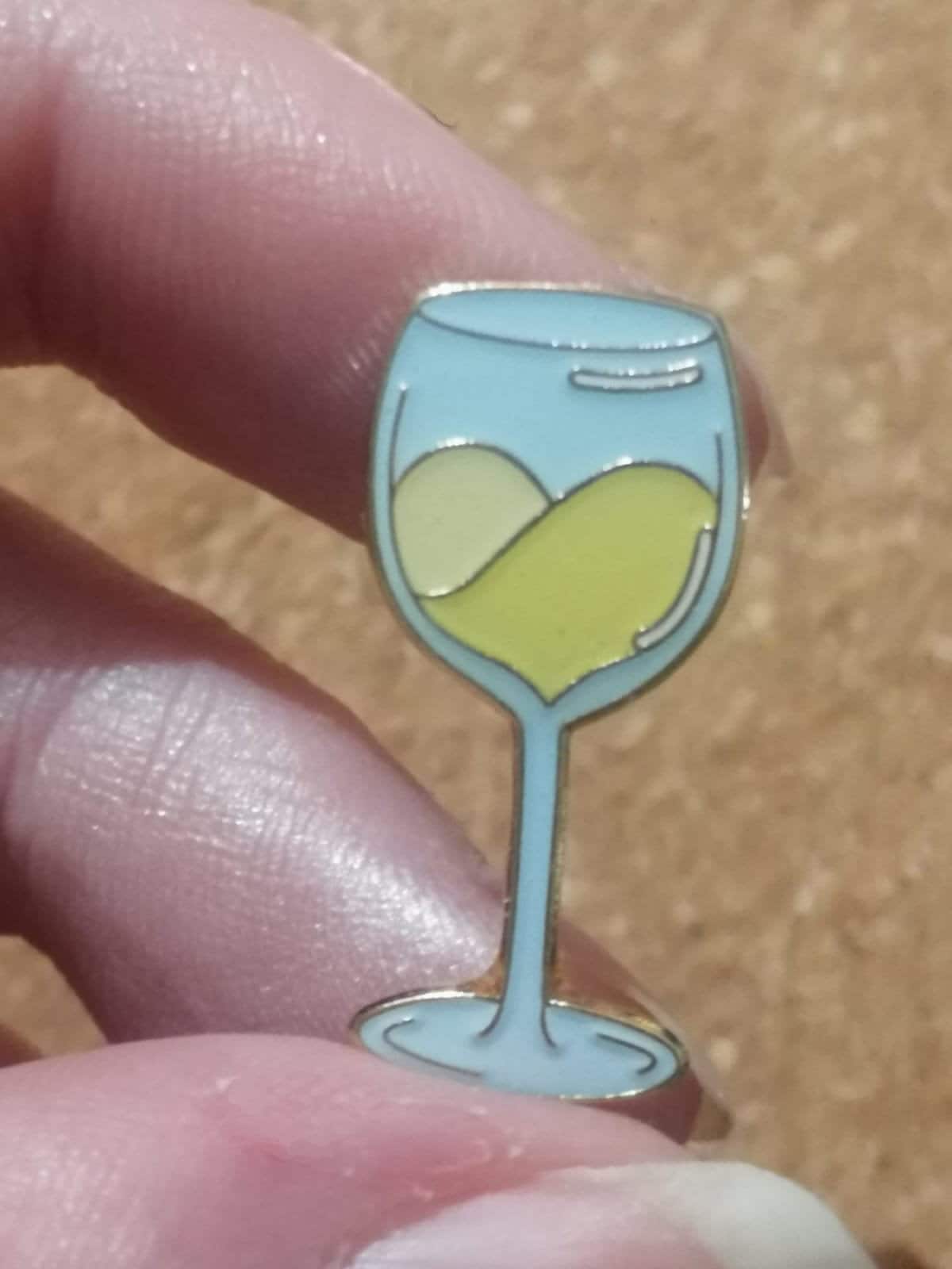 Enamel Pin Cute heart-shaped red wine, white wine or pink wine chalice, goblet, glass - soft enamel lapel pin/brooch/badge wine lovers gift
