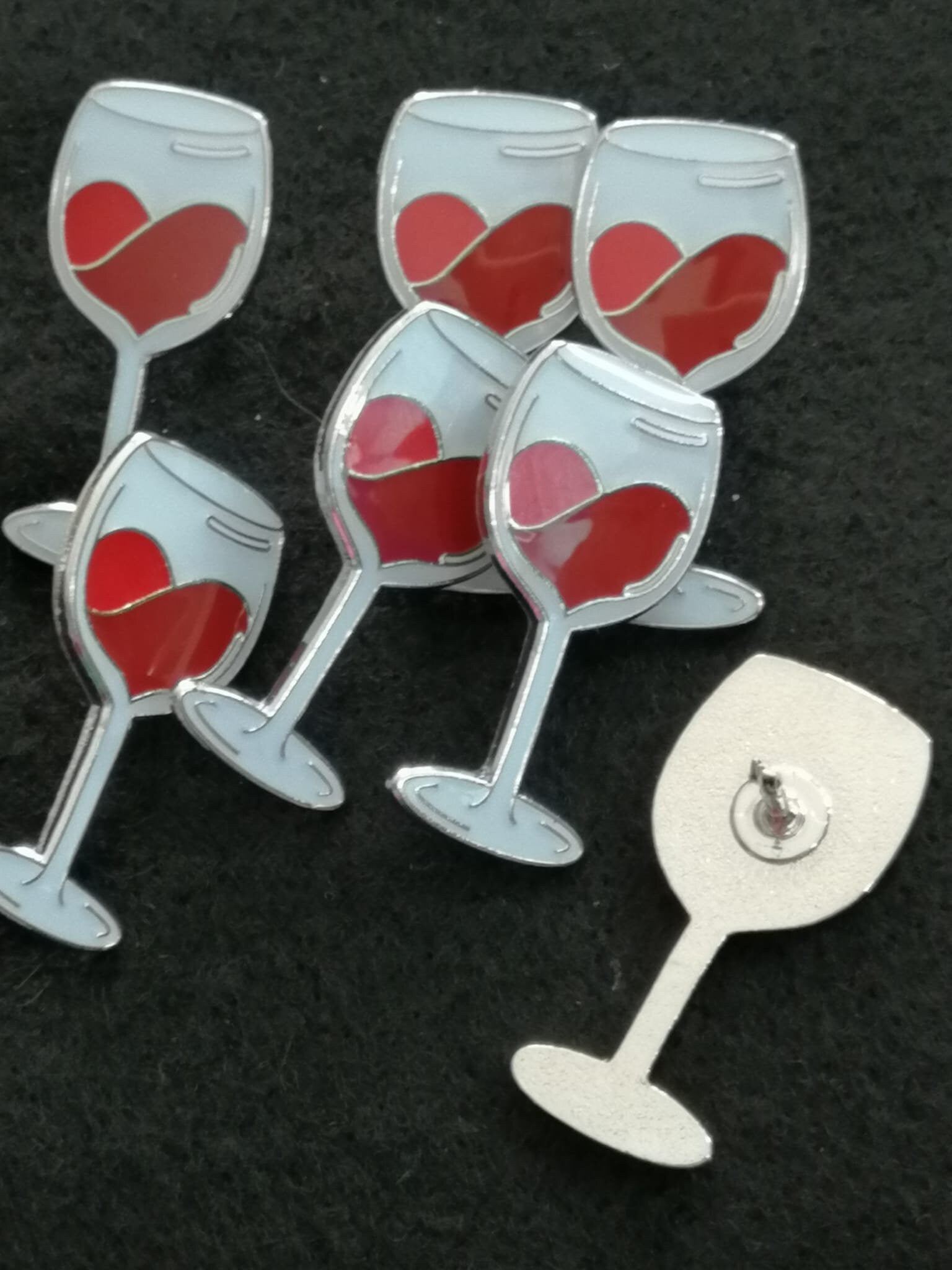 Enamel Pin Cute heart-shaped red wine, white wine or pink wine chalice, goblet, glass - soft enamel lapel pin/brooch/badge wine lovers gift